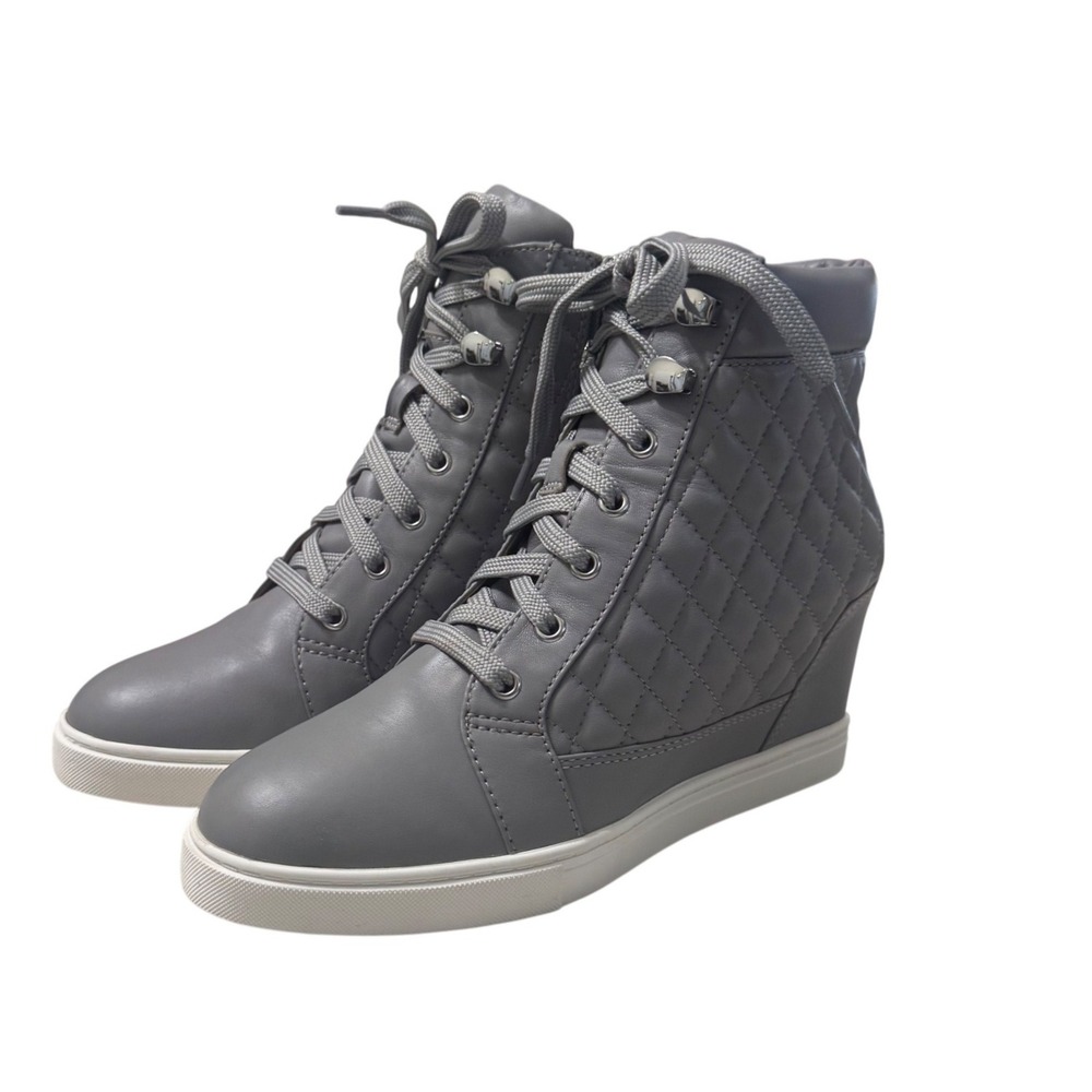 Linea Paolo Fiji Wedge Sneaker Womens 6.5 Grey Excellent Quilted Leather Zip